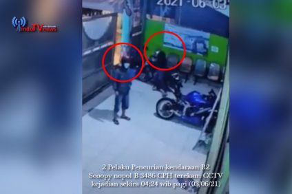 2 pelaku terekam cctv